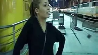 ڈیولز فلم سے خوبصورت ہارلو ویسٹ کے ساتھ درمیانے سائز کی چوچی ویڈیو