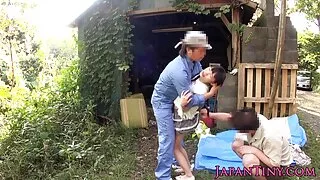نئی سنسنیوں سے دلکش ڈیانا گریس کے ساتھ درمیانے سائز کی چوچیان والی ویڈیو