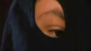 بریزرز سے سینگ والی ایملی بلیک کے ساتھ ملف ویڈیو