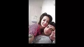 ماں کی طرف سے خوبصورت ڈی ولیمز کے ساتھ پی او وی سکرو بہترین انداز میں چل رہا ہے۔